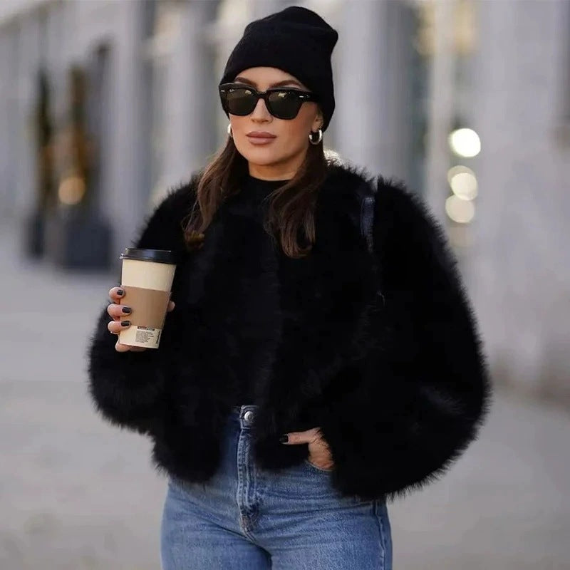 Damen Kurzjacke aus luxuriösem Hochflor‑Faux‑Fur mit kastiger Silhouette und voluminösen Ärmeln Shop Nory