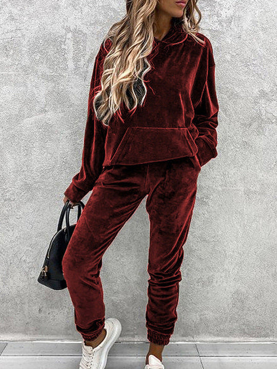 Damen Velours-Lounge-Set mit kuscheliger Kapuzenpullover und schmal zulaufender Jogginghose Shop Nory