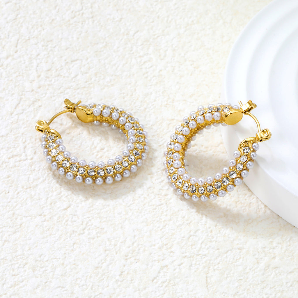 Damen Creolen mit funkelnden Zirkonia und Perlenbesatz Shop Nory