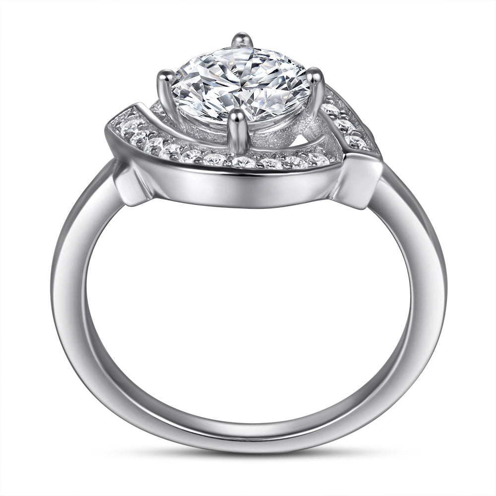 Damen eleganter Verlobungsring mit kunstvollem Designs und funkelnden Zirkonia Shop Nory