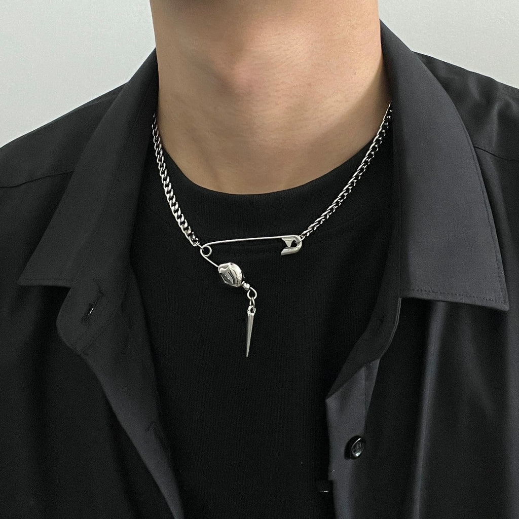Damen Kette mit modernem Sicherheitsnadeldesign und minimalistischen Anhängern Shop Nory