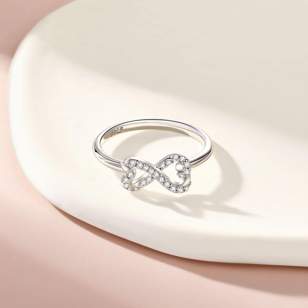 Damen Infinity-Ring mit filigranem Design und funkelndem Zirkonia-Besatz Shop Nory