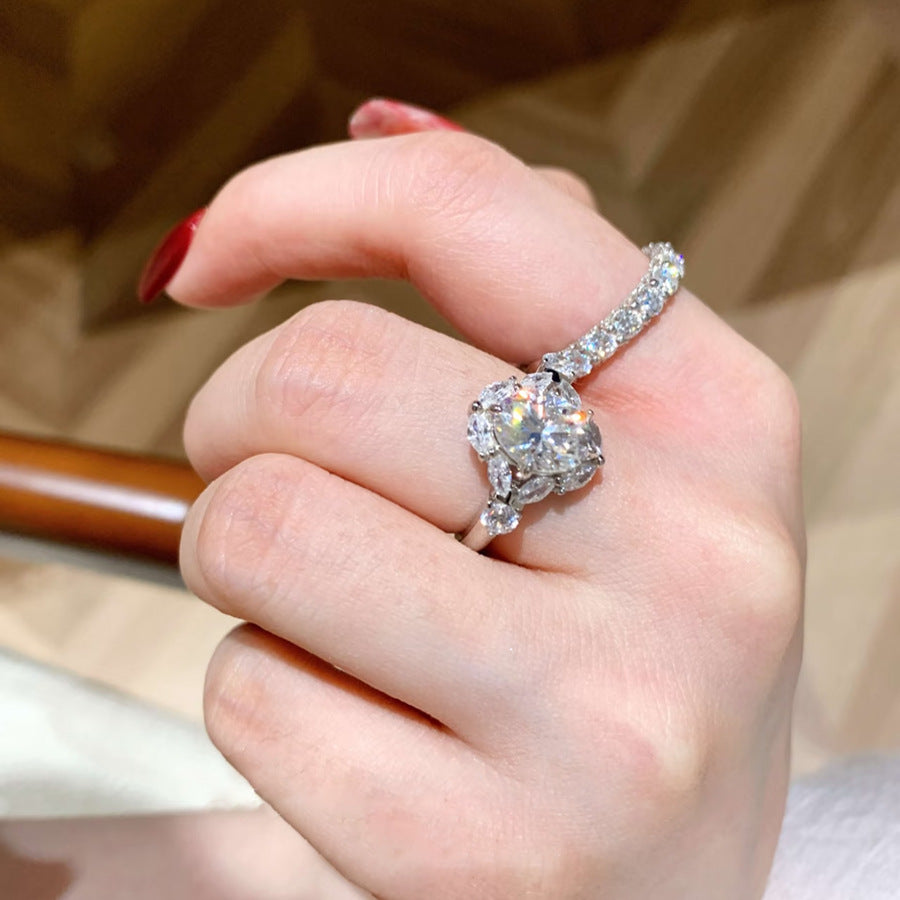 Damen eleganter Verlobungsring mit funkelndem Zirkonia und filigranem Design Shop Nory