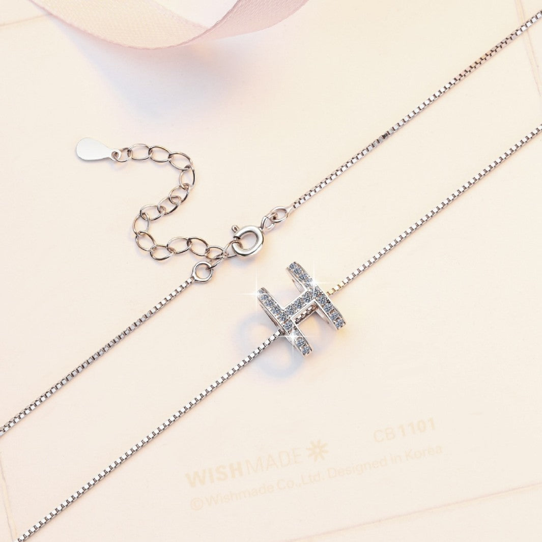 Damen Halskette mit funkelndem Buchstaben-Anhänger aus Zirkonia Shop Nory