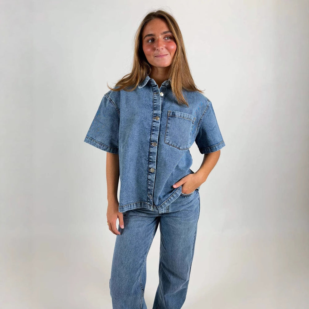 Damen Oversized Denim-Hemd mit kurzen Ärmeln und aufgesetzten Taschen