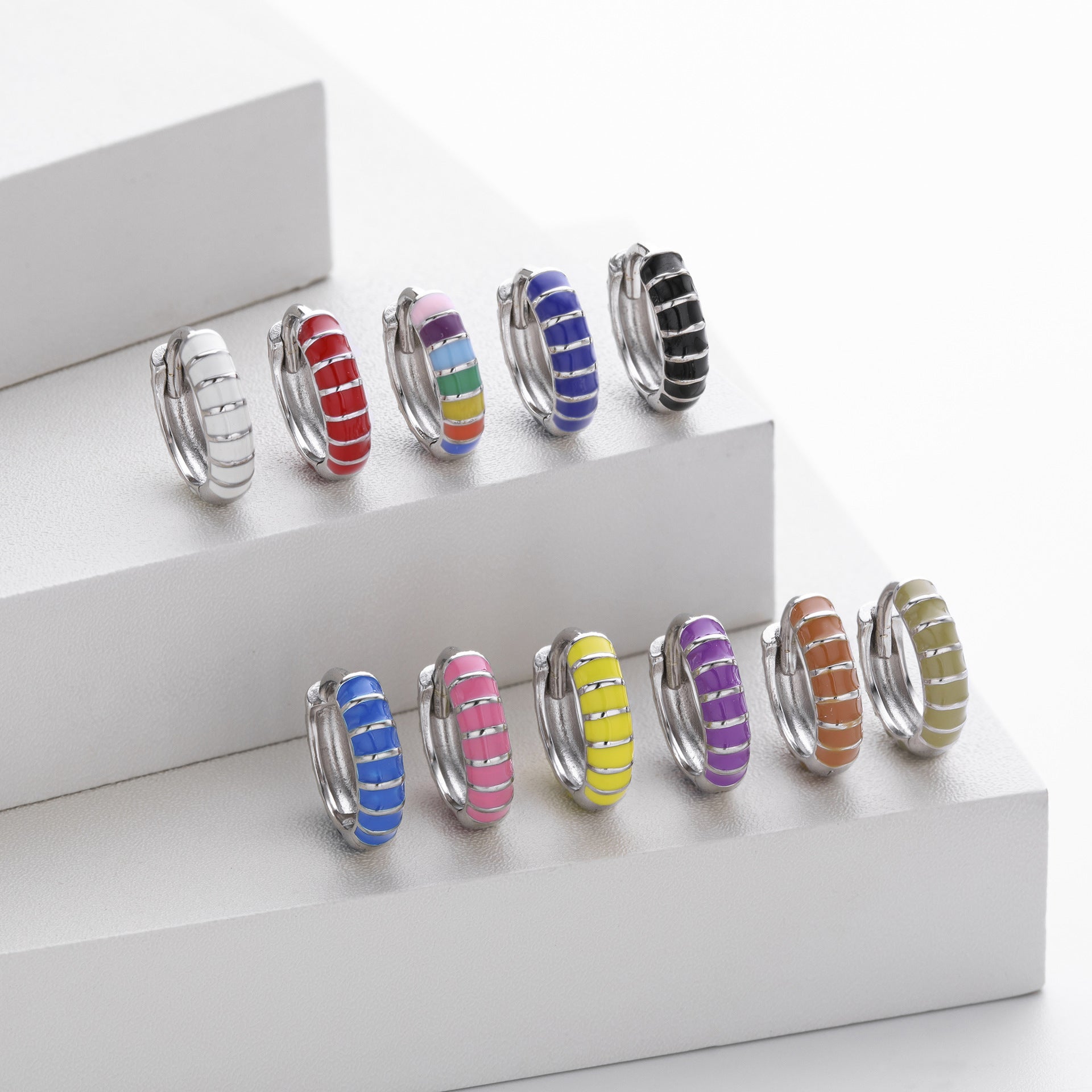 Damen Creolenohrringe mit modernem und strukturiertem Design Shop Nory