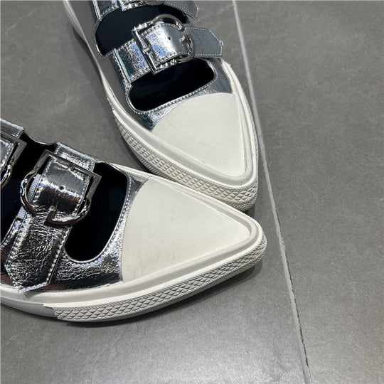 Damen Spitz zulaufende Mule‑Sneaker mit doppelten Schnallenriemen und flacher Plateausohle Shop Nory