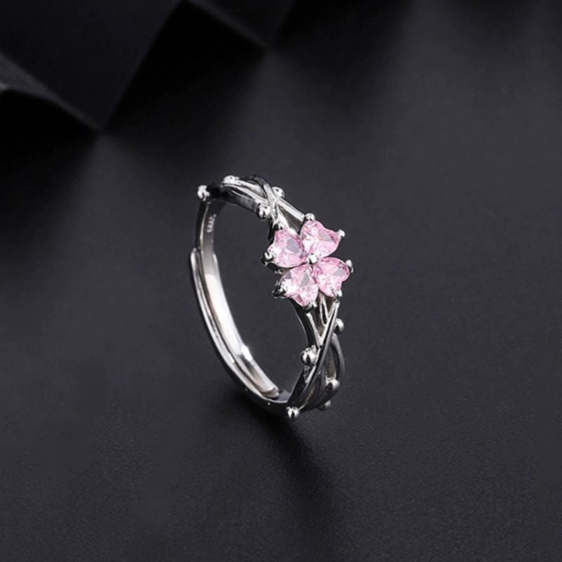 Damen eleganter Ring mit funkelndem Solitär und verspieltem Zirkonia-Besatz Shop Nory