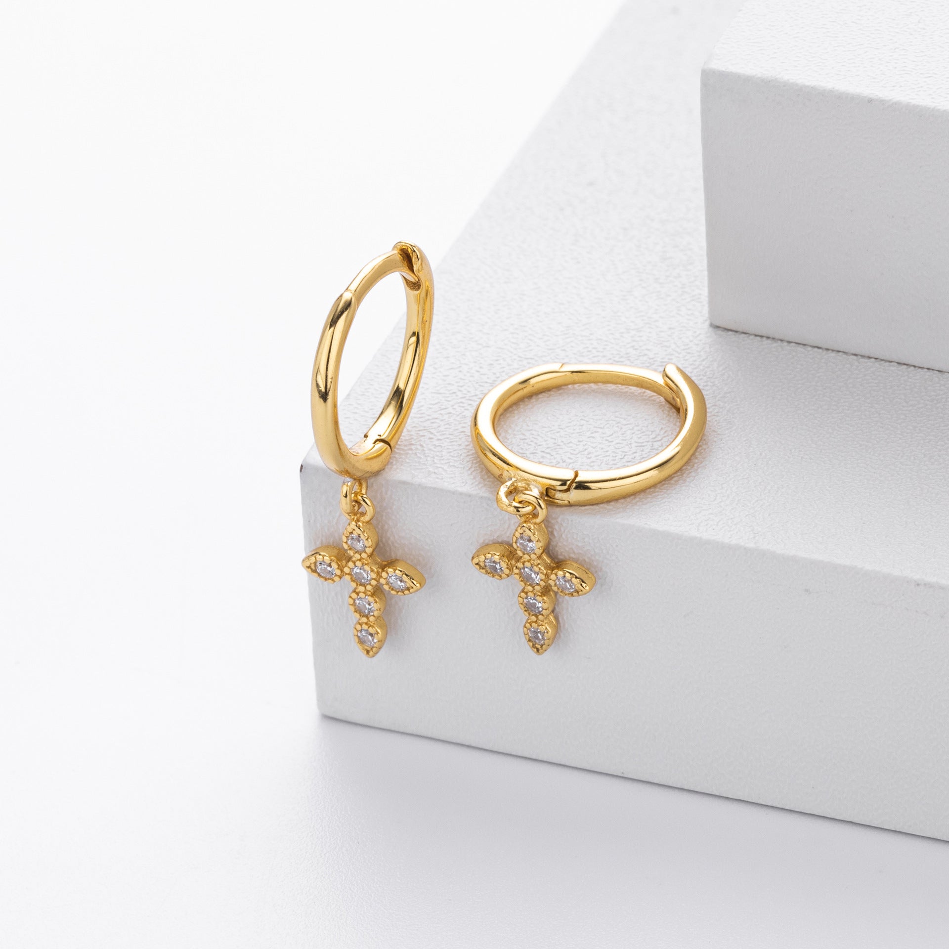 Damen Ohrhänger mit funkelndem Kreuzanhänger aus 925 Sterling Silber Shop Nory