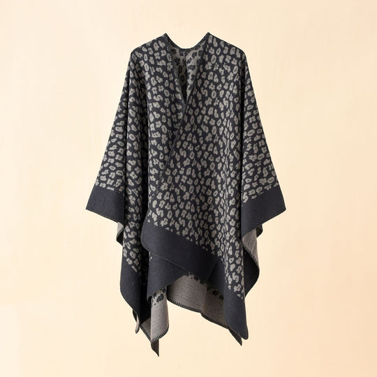 Damen Wollmix-Ruana mit tonigem Leopardenjacquard und kastigem Kimono-Fall Shop Nory