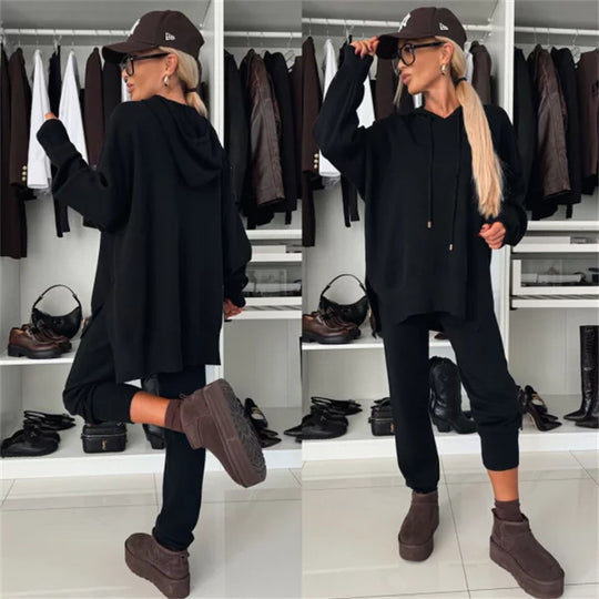 Damen Lounge-Set aus weichem Feinstrick mit übergroßem Kapuzenpullover und schmal zulaufender Bündchenhose Shop Nory