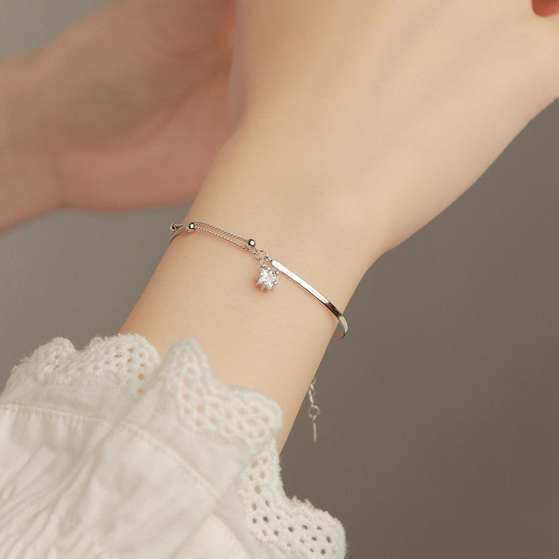 Damen Elegantes Armband mit filigranem Anhänger Shop Nory