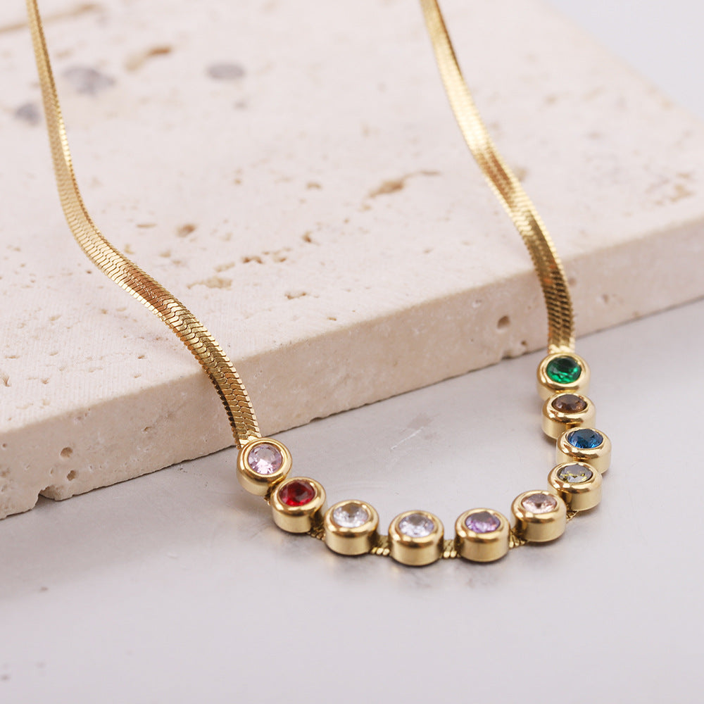 Damen Halskette mit bunten Zirkonsteinen und elegantem Federdesign Shop Nory