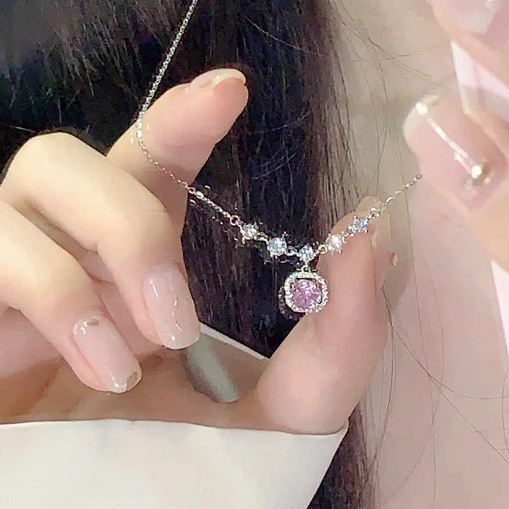 Damen Zarte Halskette mit funkelndem Kristallanhänger und eleganter Detailverarbeitung Shop Nory