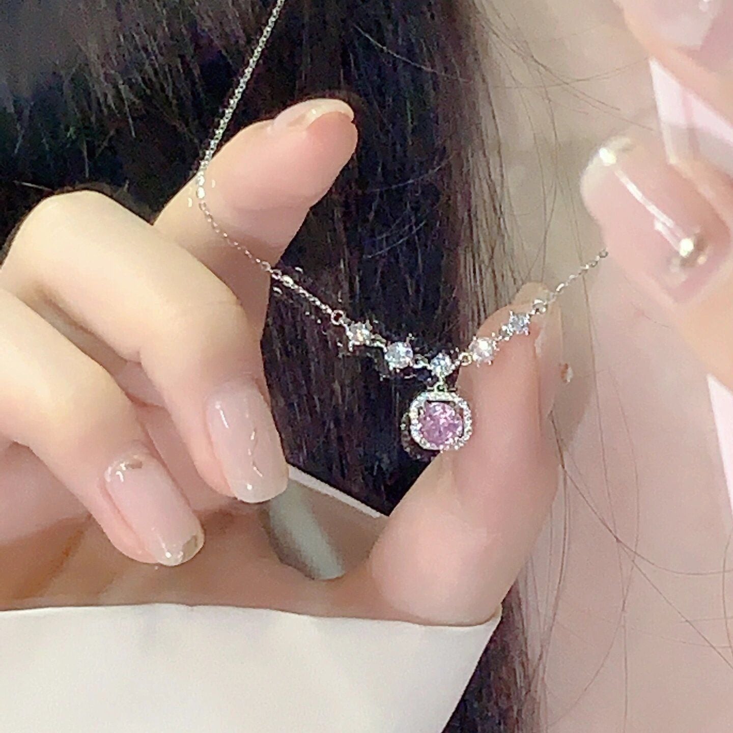 Damen Zarte Halskette mit funkelndem Kristallanhänger und eleganter Detailverarbeitung Shop Nory