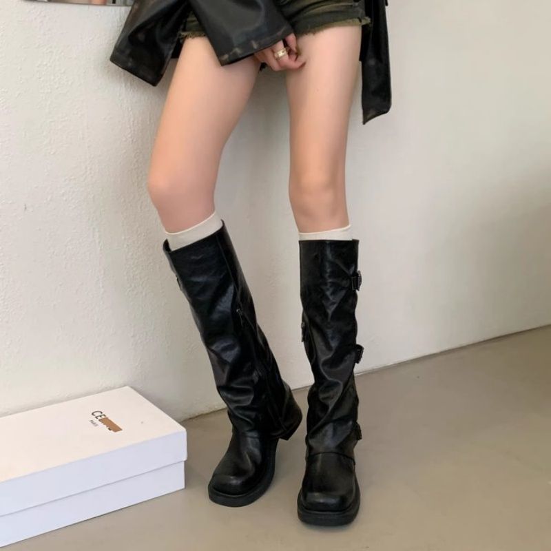 Damen kniehohe Slouch-Boots aus Kunstleder mit verstellbaren Schnallen und profiliertem Plateau-Absatz Shop Nory