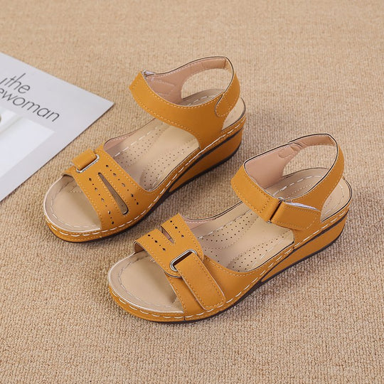 Damen Wedge-Sandaletten mit verstellbarem Riemendesign und gepolsterter Fußbettung