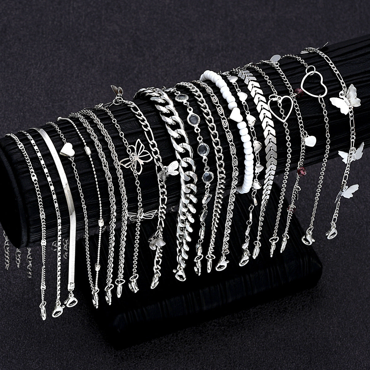 Damen Fußkettchen-Set mit zarten Anhängern und filigranen Designs Shop Nory
