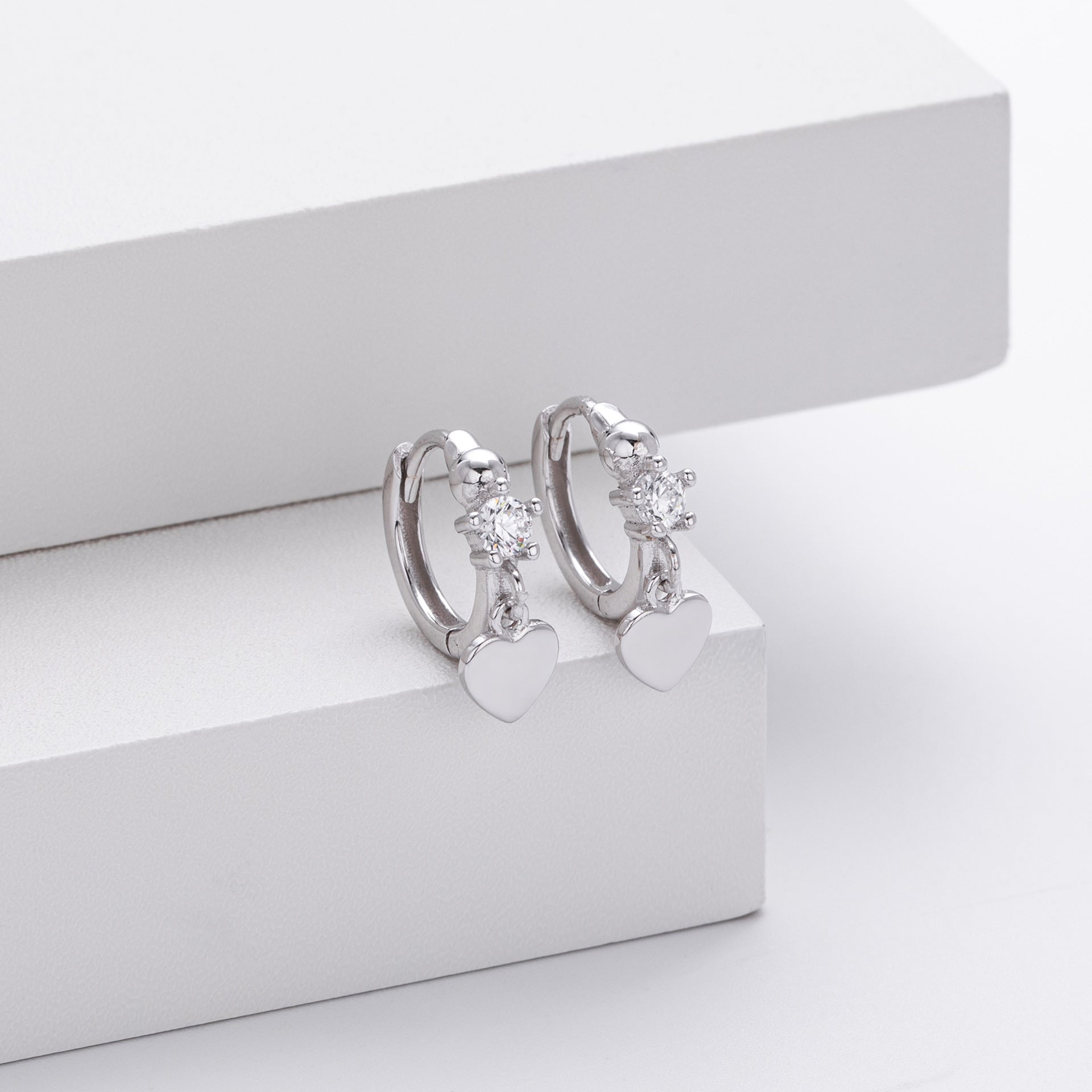Damen Ohrhänger aus 925 Sterling Silber mit funkelndem Zirkon und herzförmigem Anhänger Shop Nory