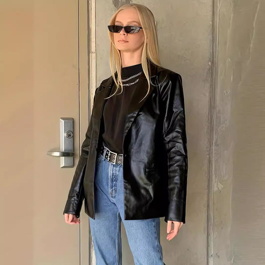 Damen Oversized Lederoptik-Blazer mit betonter Schulterpartie und glossy Finish Shop Nory