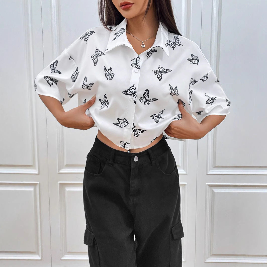 Damen Kurzgeschnittene Boxy-Hemdbluse mit Schmetterlingsprint Shop Nory
