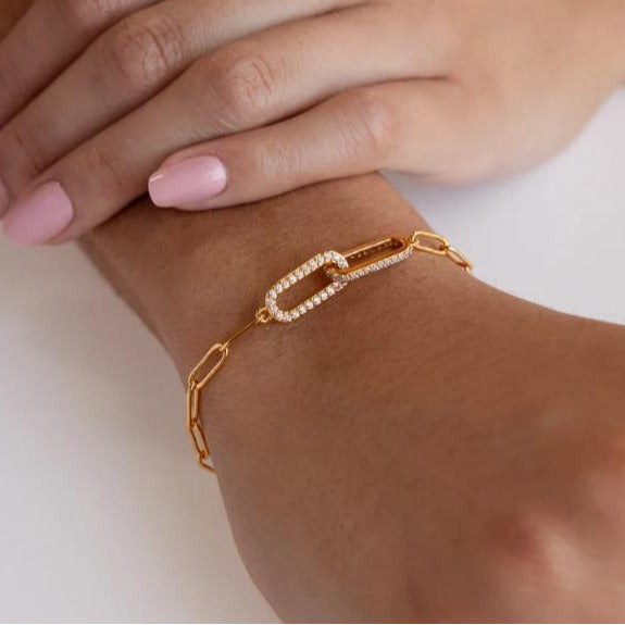 Damen Armband mit elegantem Gliederdesign und funkelnden Zirkonia-Elementen Shop Nory