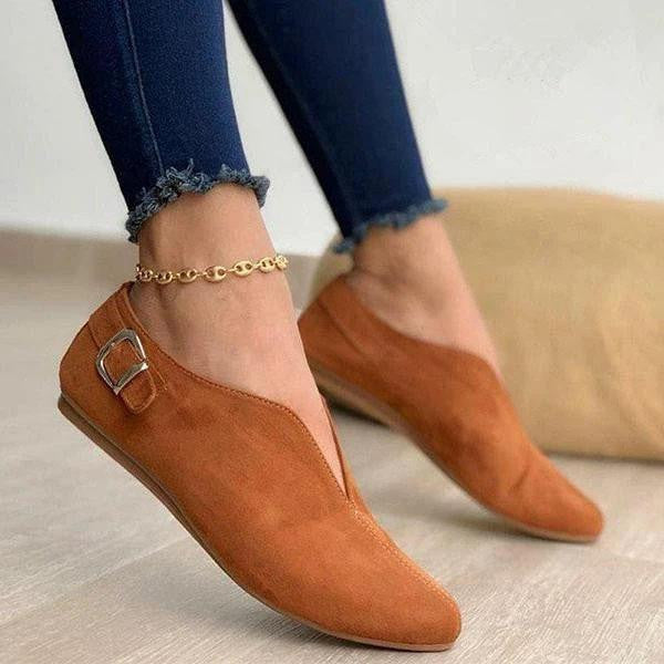 Damen Flache Slipper-Ballerina mit spitz zulaufender Vorderkappe, V‑Ausschnitt und Zierschnalle Shop Nory