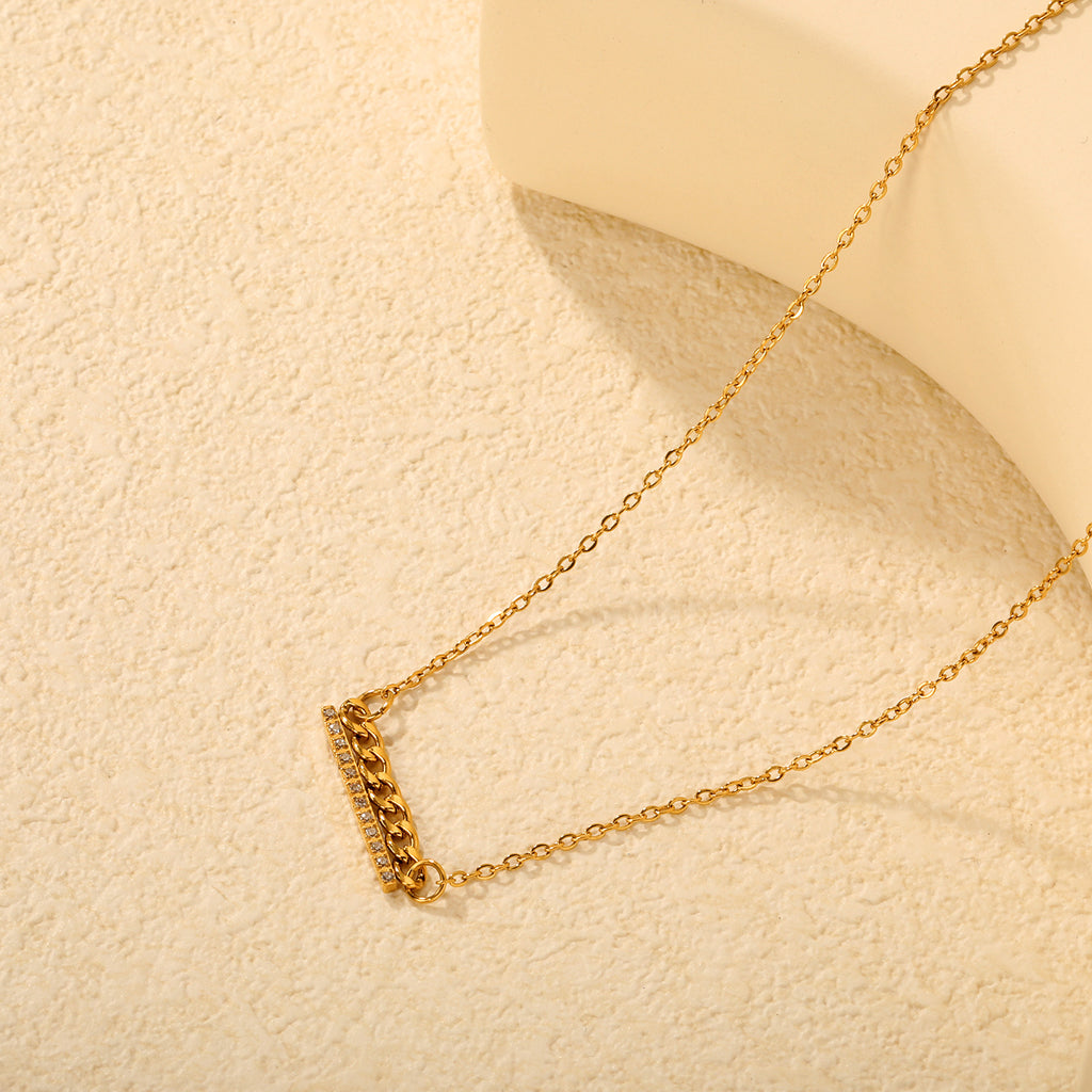 Damen Halskette mit glitzerndem Zirkonia-Anhänger und klassischem Kettendesign Shop Nory