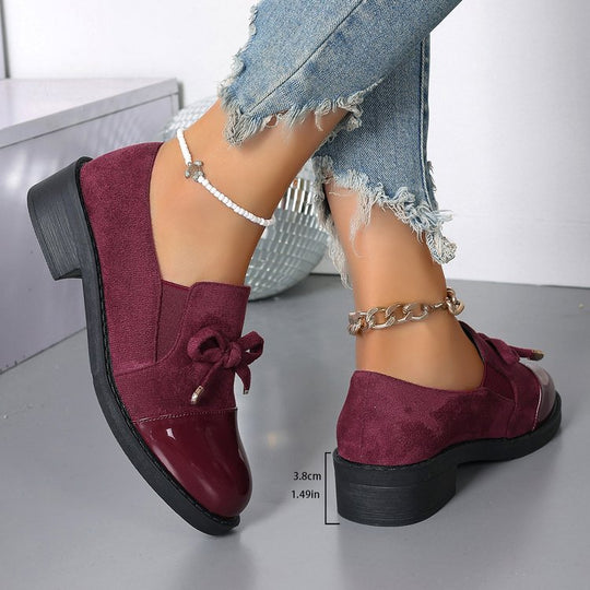 Damen Lack- und Wildlederslipper mit Zierschleife und niedrigem Blockabsatz Shop Nory