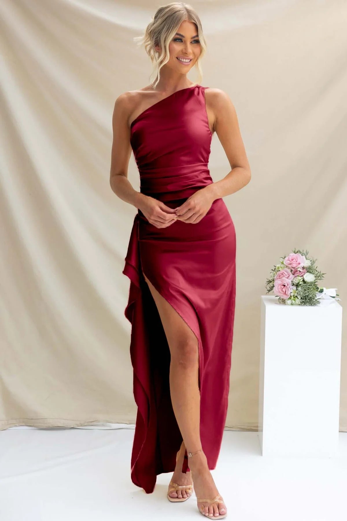 Damen One-Shoulder Maxikleid mit seitlichem Schlitz und elegantem Drapierungen