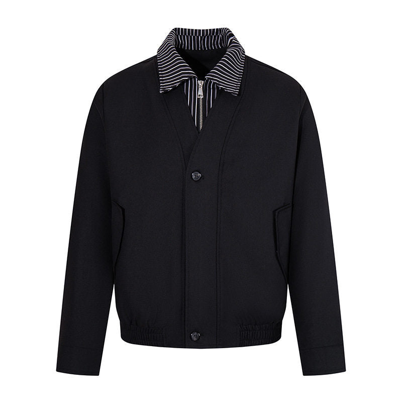 Herren Kurz geschnittene Blouson-Jacke mit gestreiftem Innenkragen, verdecktem Zweiwege-Reißverschluss und elastischem Saum Shop Nory