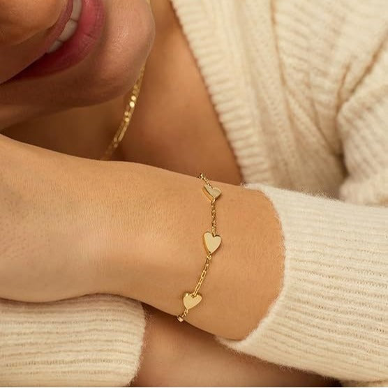 Damen Fußkettchen mit filigranen Herzanhängern und zartem Gliederdesign Shop Nory