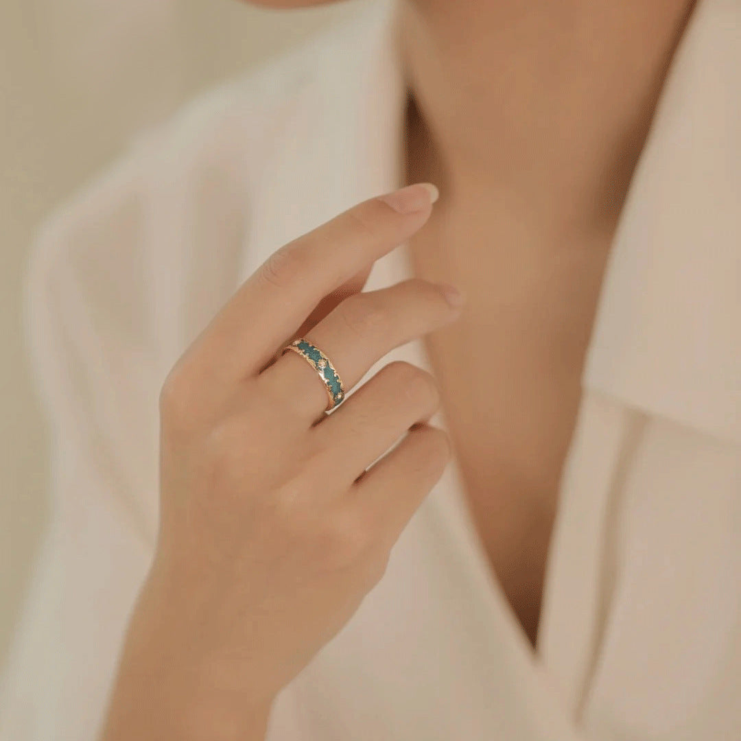 Damen filigraner Schmuckring mit kunstvollem Gold-Design und edlen Ziersteinen Shop Nory