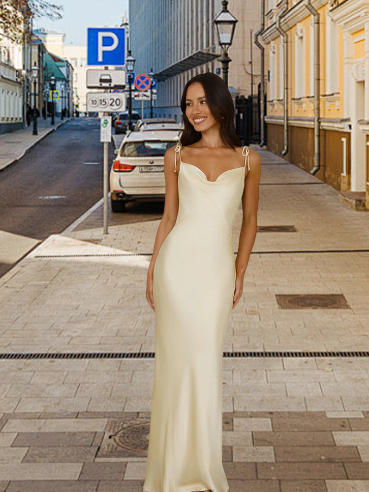 Damen Elegantes Satin-Maxikleid mit verstellbaren Trägern und figurbetontem Schnitt Shopnory