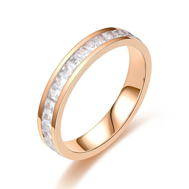 Damen Ring mit funkelndem Zirkonia-Besatz und elegantem Goldfinish Shop Nory