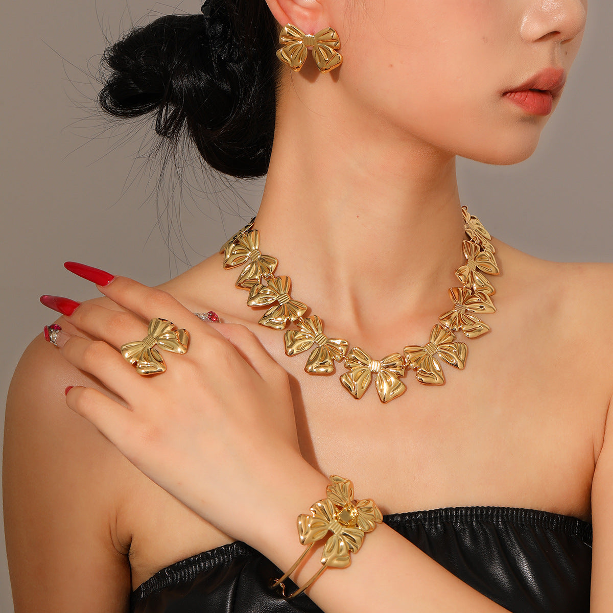 Damen Armreif mit floralen Akzenten Shop Nory