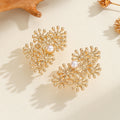 Damen Ohrclips mit kunstvollem Blumendesign und Perlenakzent Shop Nory