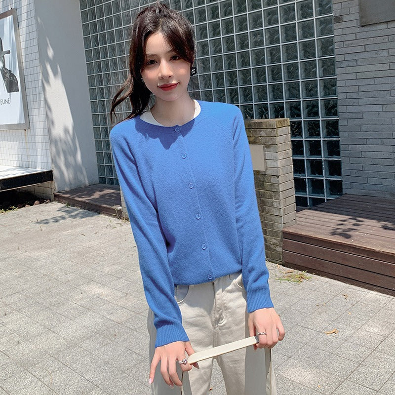 Damen Kurzgeschnittener Feinstrick-Cardigan mit Rundhalsausschnitt und kastiger Passform Shop Nory
