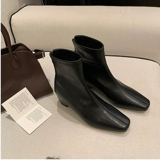 Damen Knöchelhohe Leder-Stiefelette mit quadratischer Zehenpartie, Mittelnähte und elastischem Schaft Shop Nory