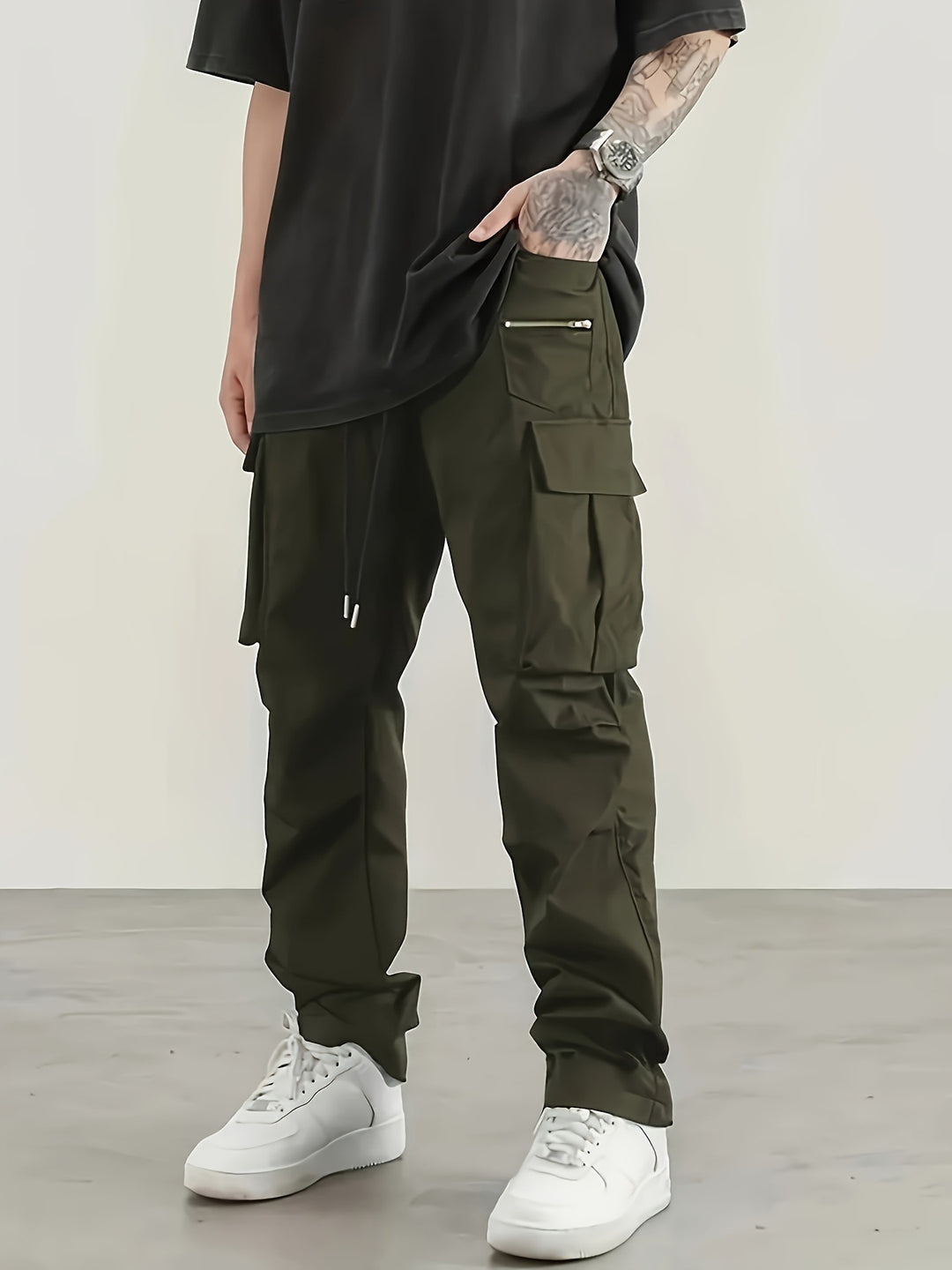 Herren utilitaristische Cargohose mit Reißverschluss‑Tasche, Klappen & Kordelbund Shop Nory