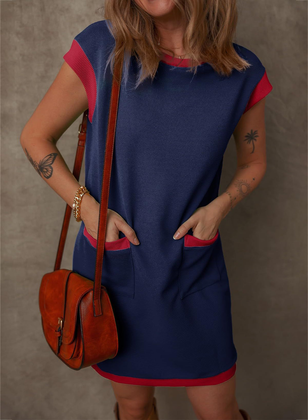 Damen Ärmelloses A-Linien-Shiftkleid mit Kontrastkanten, aufgesetzten Taschen und strukturierter Rippoptik Shop Nory