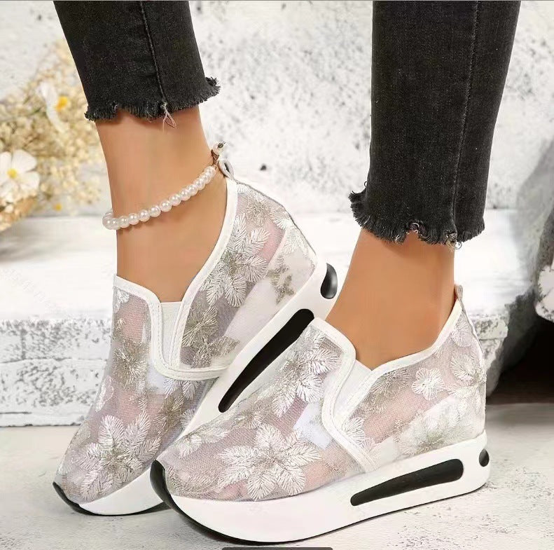 Damen Komfortable Sneaker mit floralem Stickmuster und rutschfester Sohle