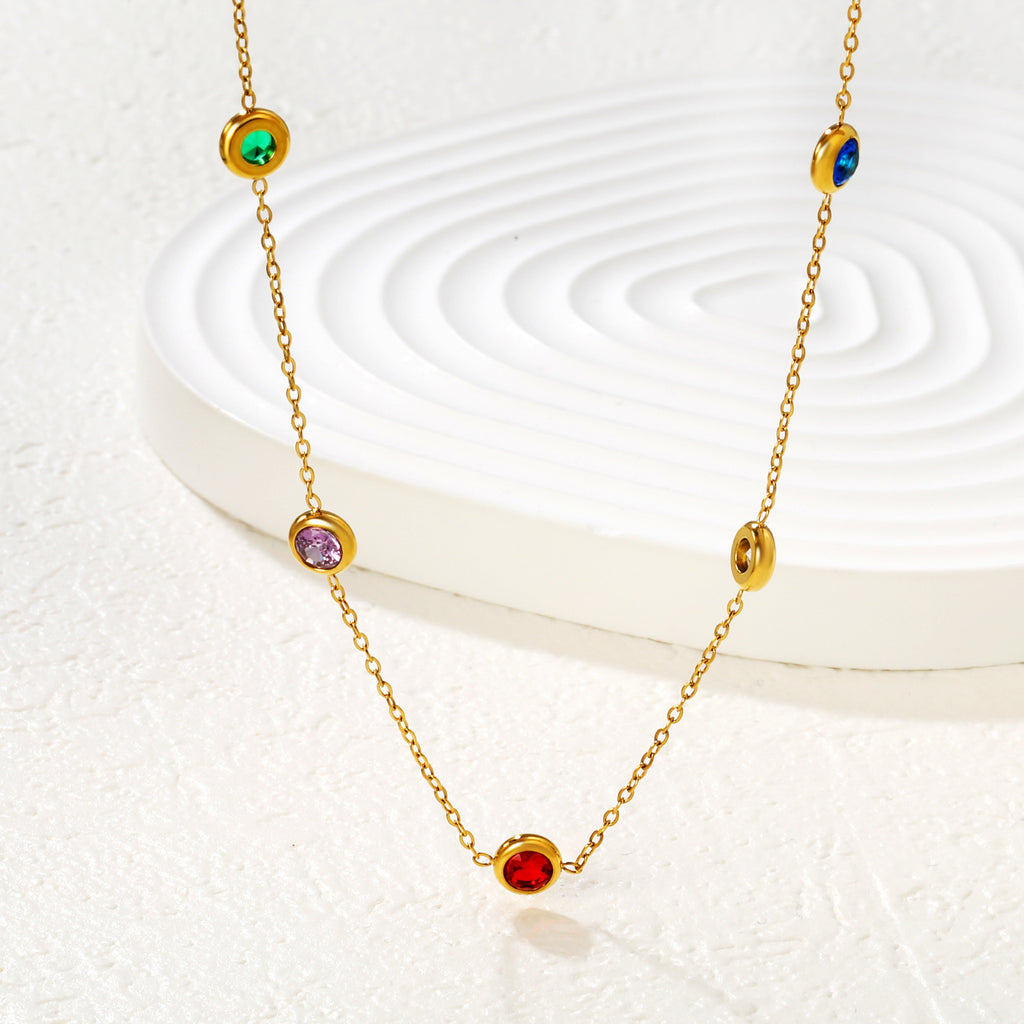 Damen elegante Halskette mit goldplattiertem Design und feinen Perlenakzenten Shop Nory
