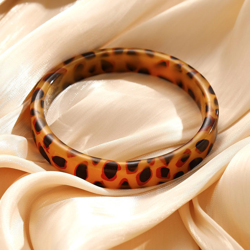 Damen Armreifen aus hochwertigem Acryl mit einzigartigem Leopardenmuster Shop Nory