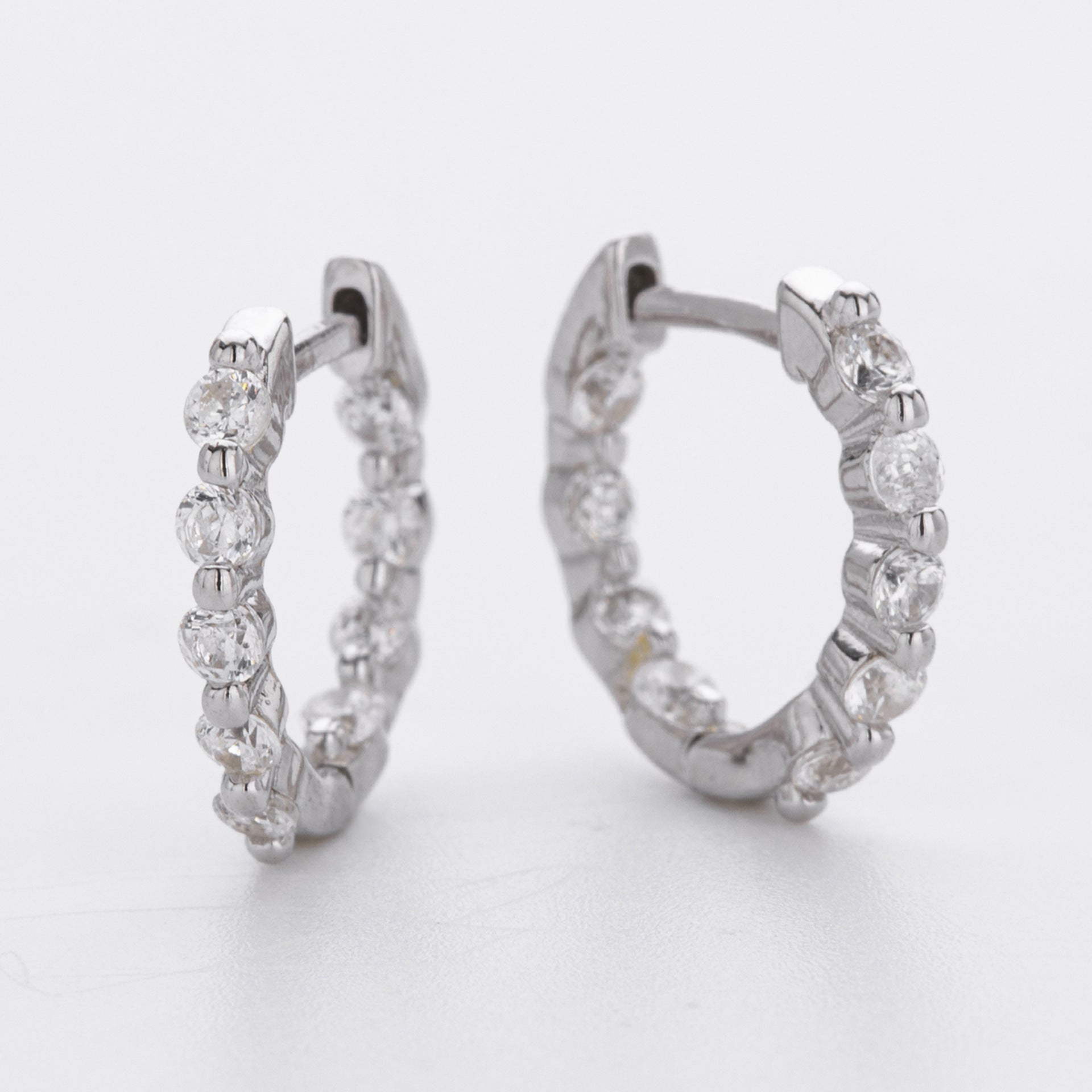 Damen Creolen mit strahlenden Zirkonsteinen aus hochwertigem 925 Sterling Silber Shop Nory