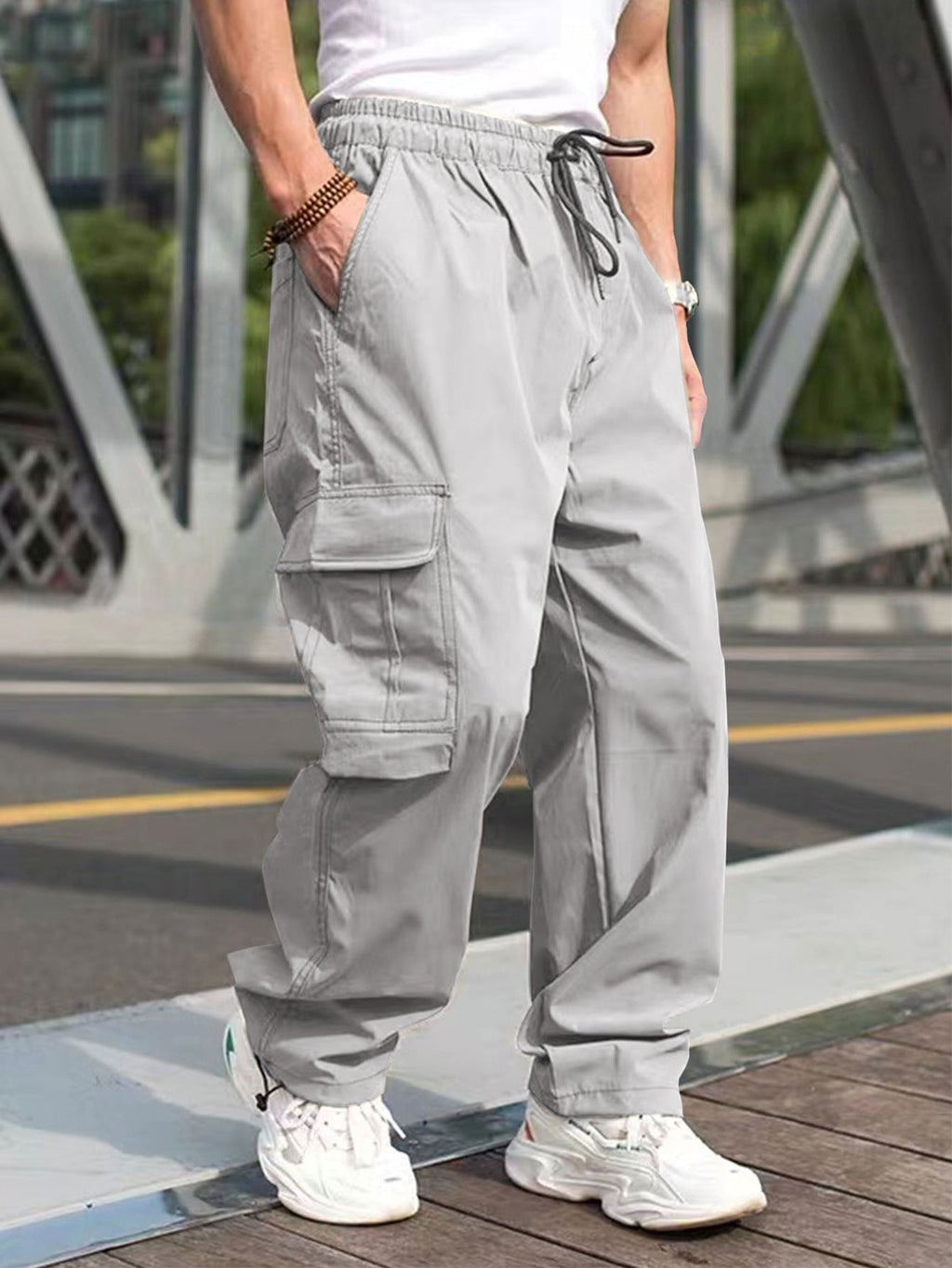 Herren moderne Cargohose mit elastischem Bund und multifunktionalen Taschen
