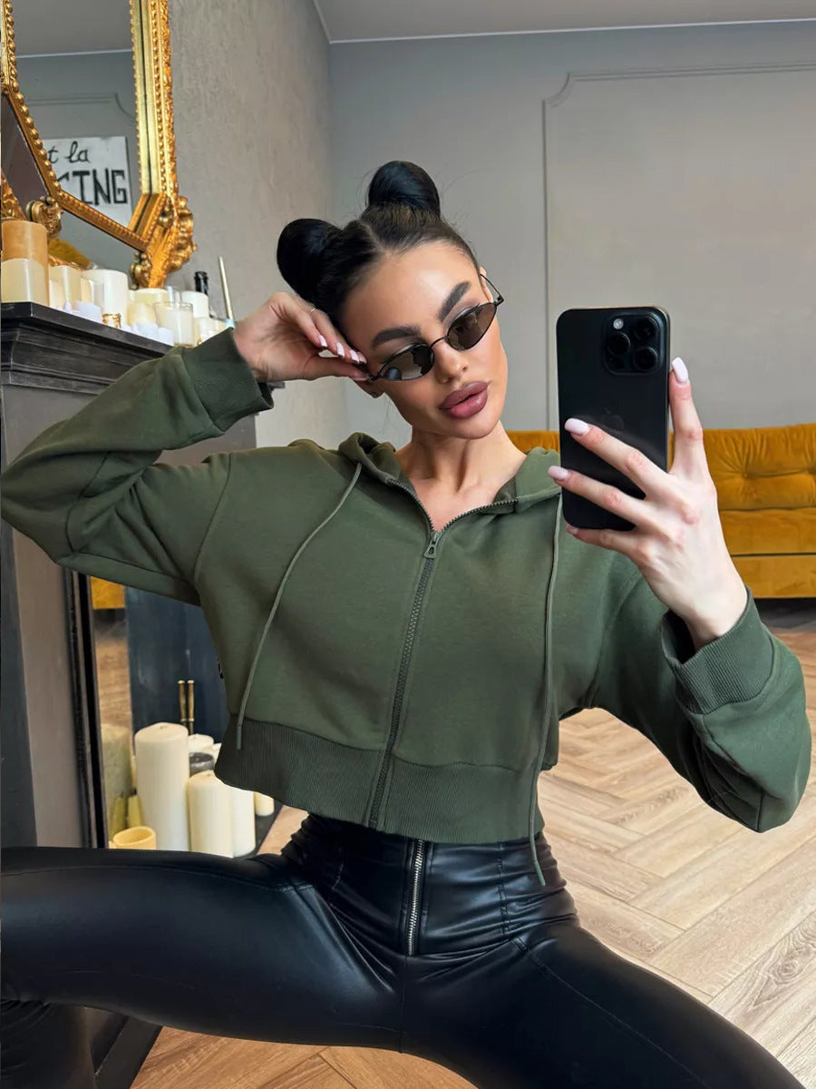 Damen Cropped Kapuzenjacke mit kurzem Reißverschluss und breitem Rippbund Shop Nory