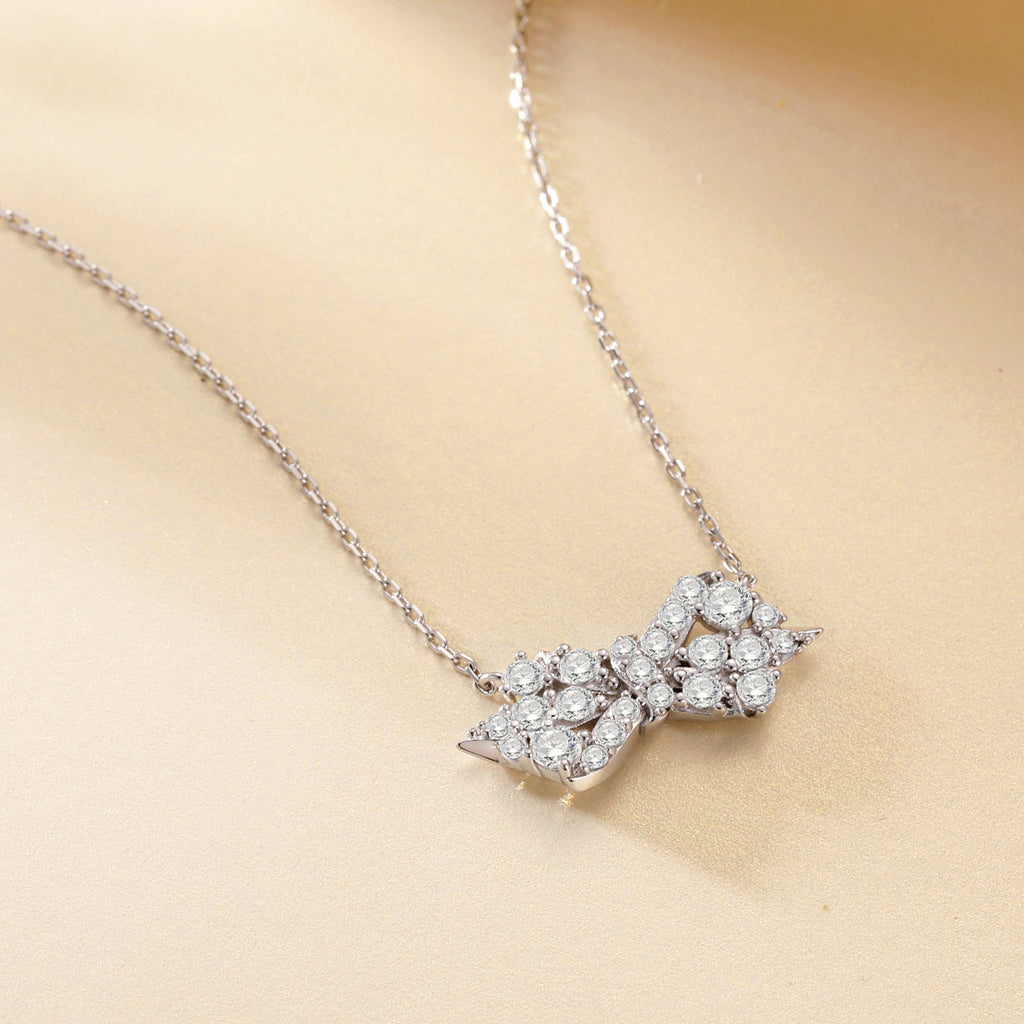 Damen Anhänger-Halskette im eleganten Schleifen-Design mit funkelnden Kristallen Shop Nory