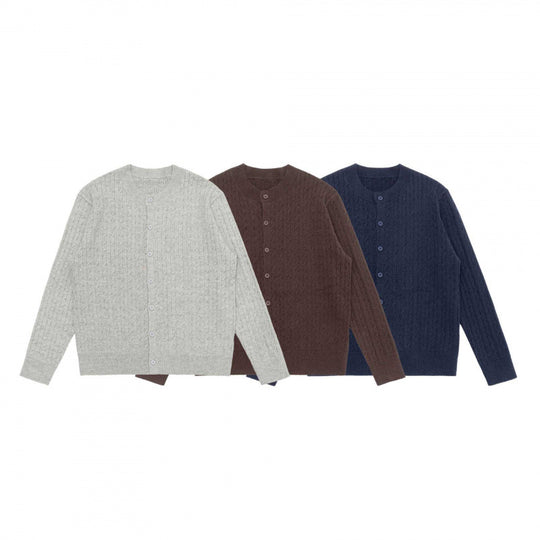 Unisex Kurz geschnittene Zopfstrick-Cardigan mit Rundhalsausschnitt und Perlmuttknöpfen Shop Nory