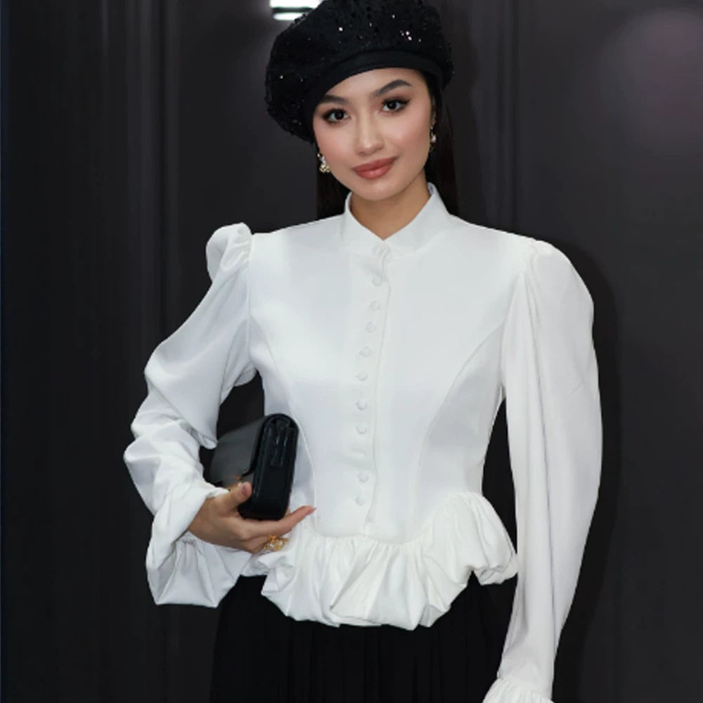 Damen Taillierte Peplum-Bluse mit Stehkragen, bezogener Knopfleiste und Puffärmeln Shop Nory
